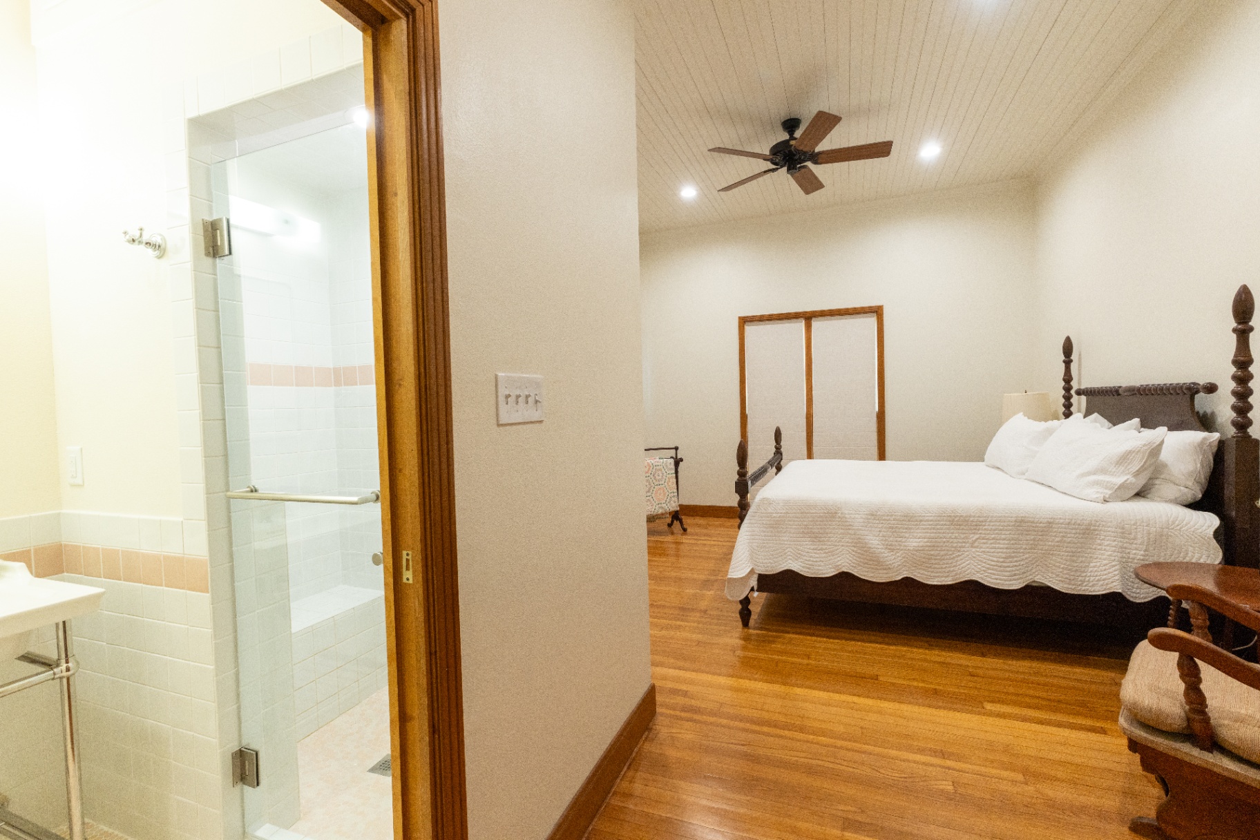 Farm House bedroom suite with walk-in tile shower — Trinity Valley Ranch Deer, Coleman Texas
